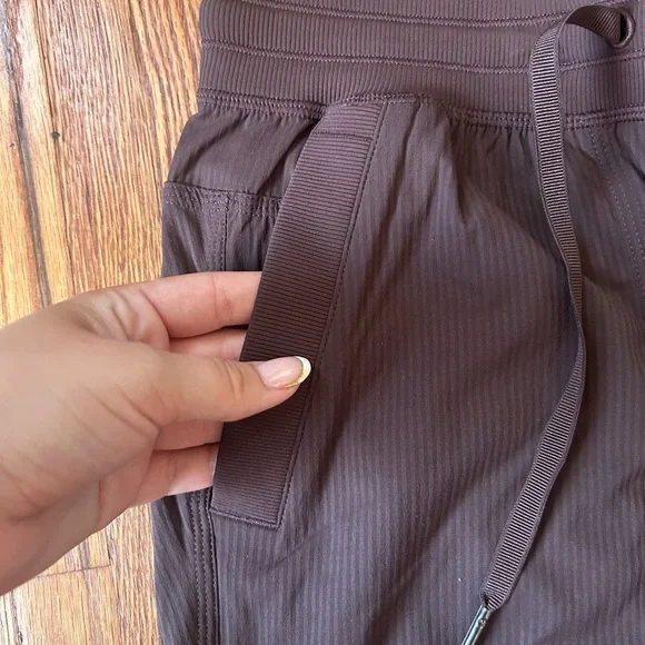 Lululemon Dance Studio with Relaxed Fit MR Cargo Pant Brown - Picture 4 of 4